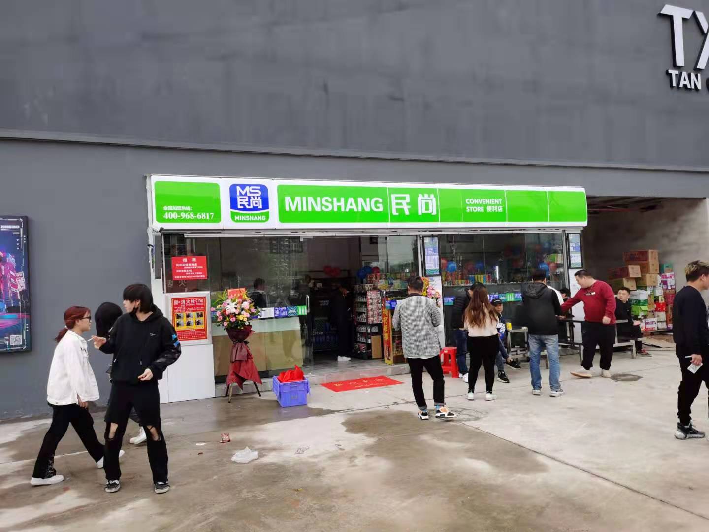 如何處理不舒服的同事關系？去公司樓下便利店坐著慢慢續