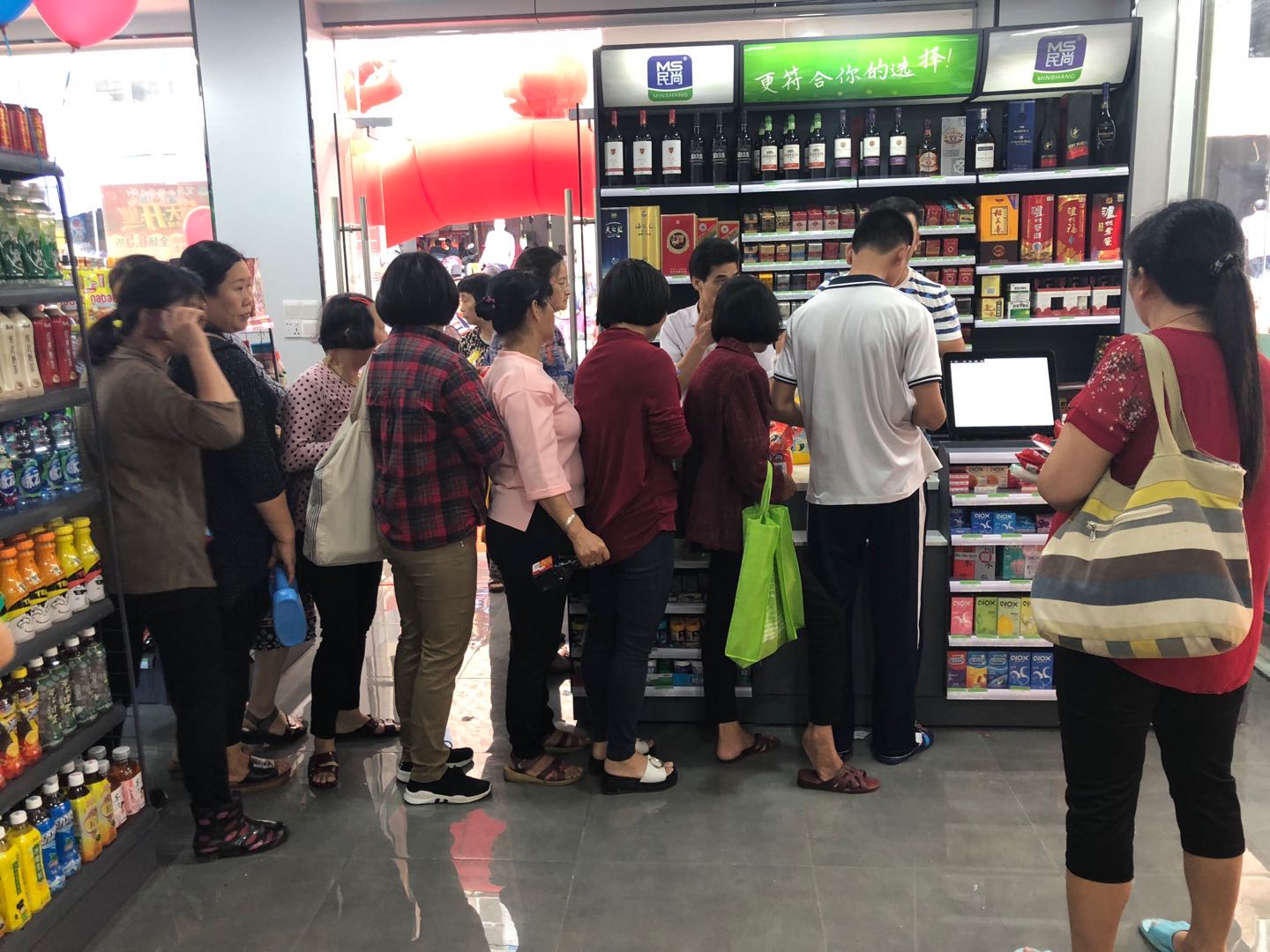 民尚便利店刷臉支付系統(tǒng)帶來(lái)的好處(圖1) 民尚便利店刷臉支付系統(tǒng)帶來(lái)的好處(圖1)